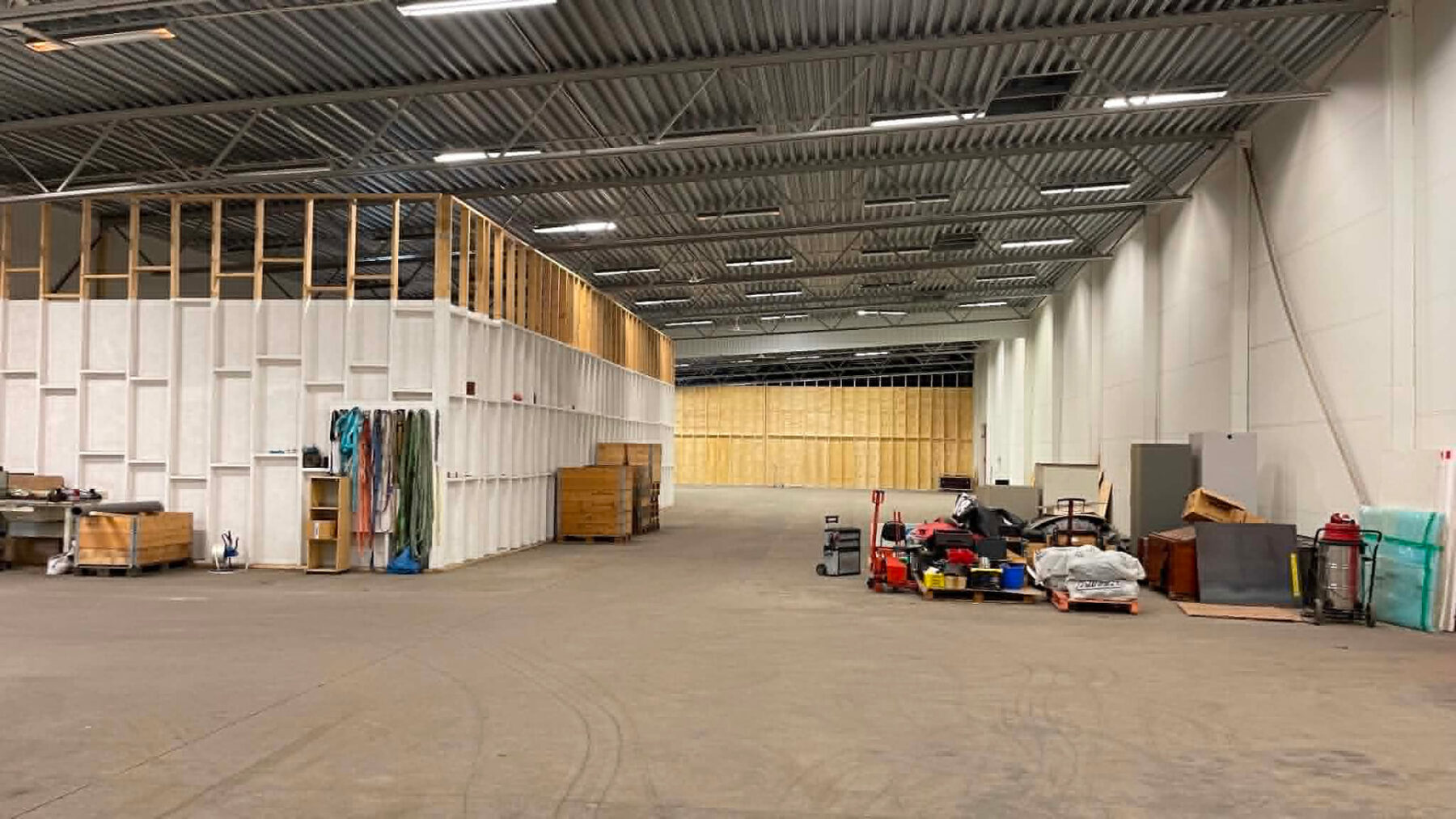 Öppen lageryta i lokalen